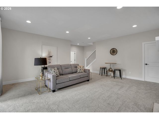 11808 Nw WEAVER Ln, Portland, OR 97229