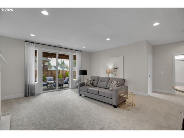 11808 Nw WEAVER Ln, Portland, OR 97229