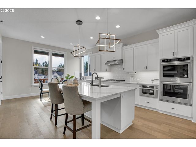 11808 Nw WEAVER Ln, Portland, OR 97229