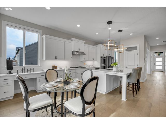 11808 Nw WEAVER Ln, Portland, OR 97229