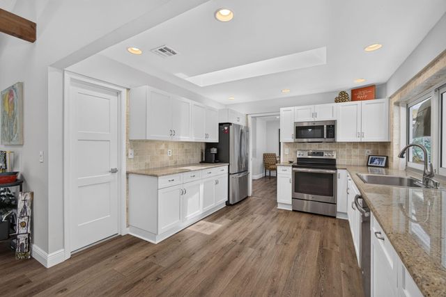 26 Cambria Road W, Palm Beach Gardens, FL 33418