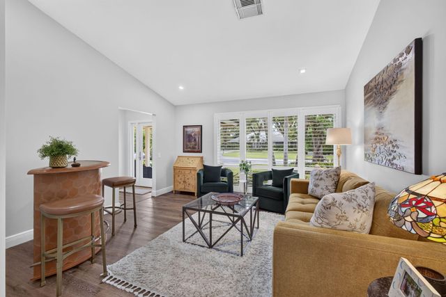 26 Cambria Road W, Palm Beach Gardens, FL 33418