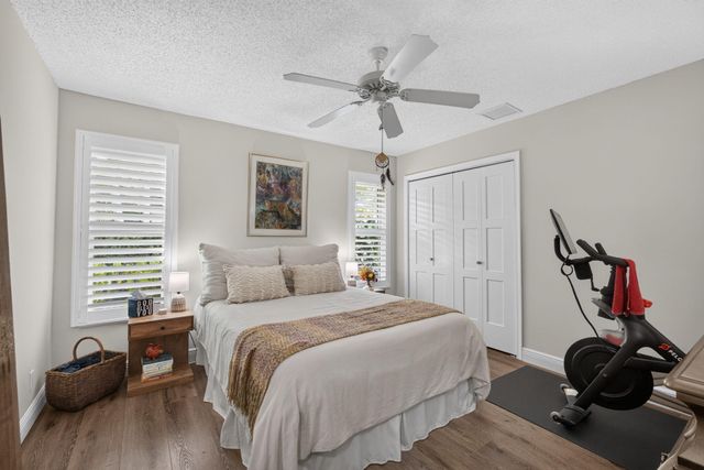 26 Cambria Road W, Palm Beach Gardens, FL 33418