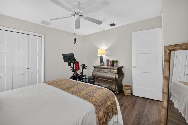 26 Cambria Road W, Palm Beach Gardens, FL 33418