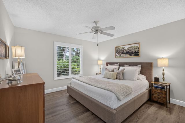 26 Cambria Road W, Palm Beach Gardens, FL 33418