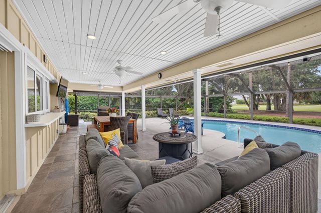 26 Cambria Road W, Palm Beach Gardens, FL 33418