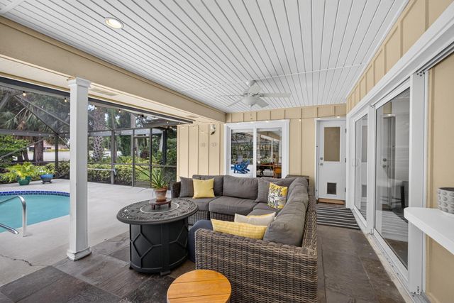 26 Cambria Road W, Palm Beach Gardens, FL 33418