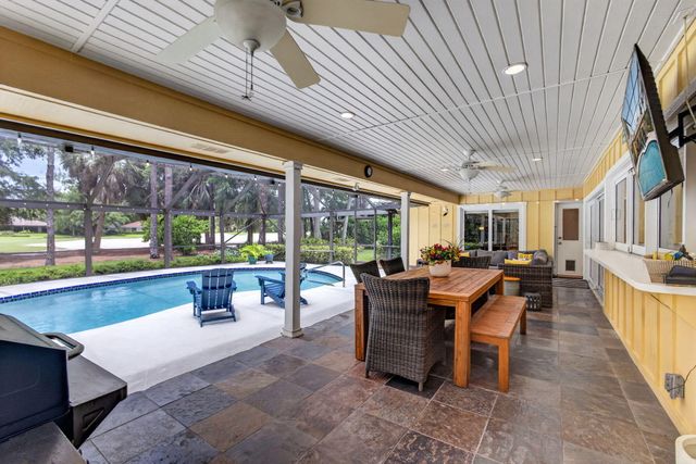 26 Cambria Road W, Palm Beach Gardens, FL 33418