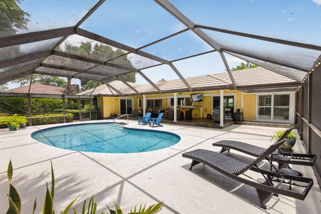 26 Cambria Road W, Palm Beach Gardens, FL 33418