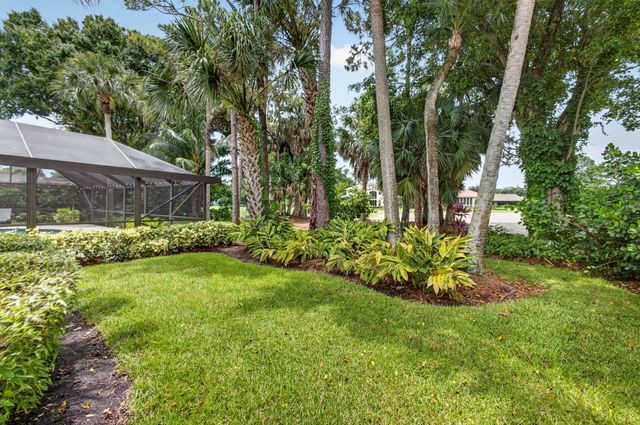 26 Cambria Road W, Palm Beach Gardens, FL 33418