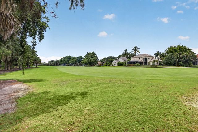 26 Cambria Road W, Palm Beach Gardens, FL 33418