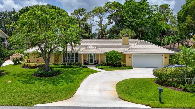26 Cambria Road W, Palm Beach Gardens, FL 33418