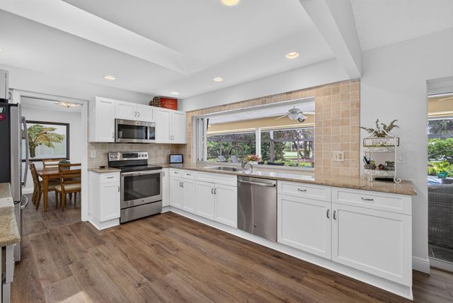 26 Cambria Road W, Palm Beach Gardens, FL 33418