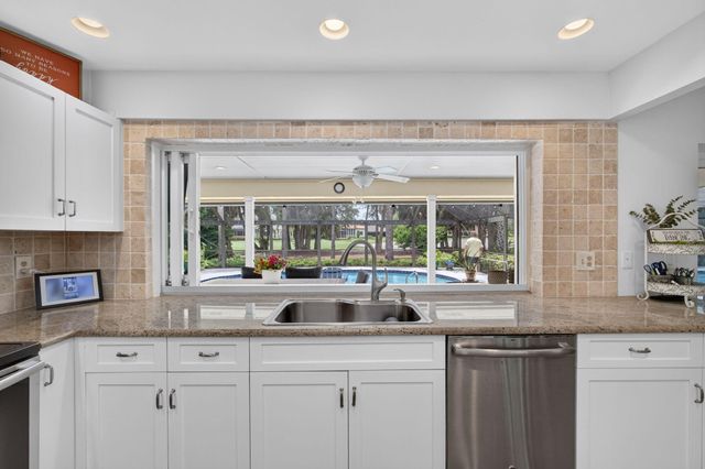 26 Cambria Road W, Palm Beach Gardens, FL 33418
