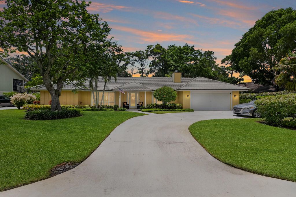 26 Cambria Road W, Palm Beach Gardens, FL 33418