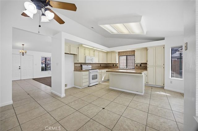 11513 Jenlee, Bakersfield, CA 93312