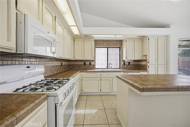 11513 Jenlee, Bakersfield, CA 93312