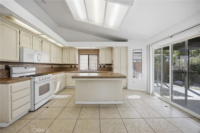11513 Jenlee, Bakersfield, CA 93312