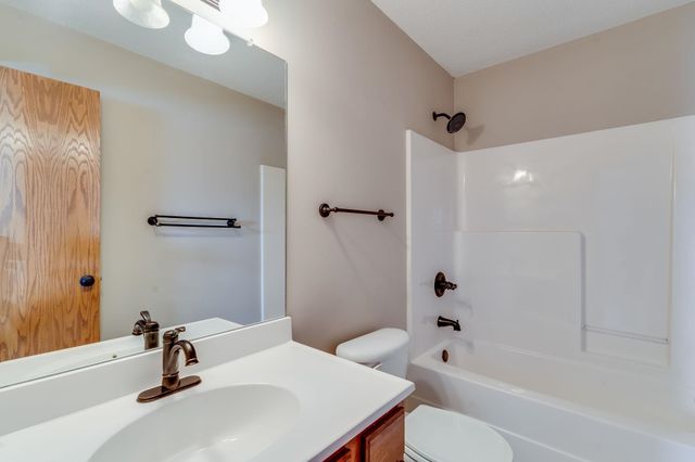 634 N BAY COUNTRY, Wichita, KS 67235