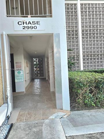 2990 NE 16th Ave 204, Oakland Park, FL 33334