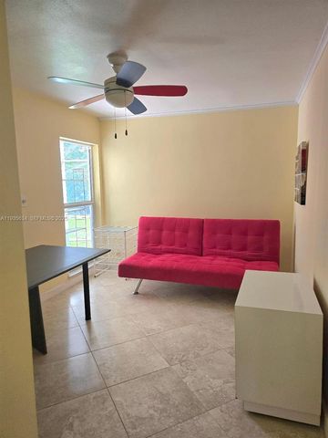 2990 NE 16th Ave 204, Oakland Park, FL 33334