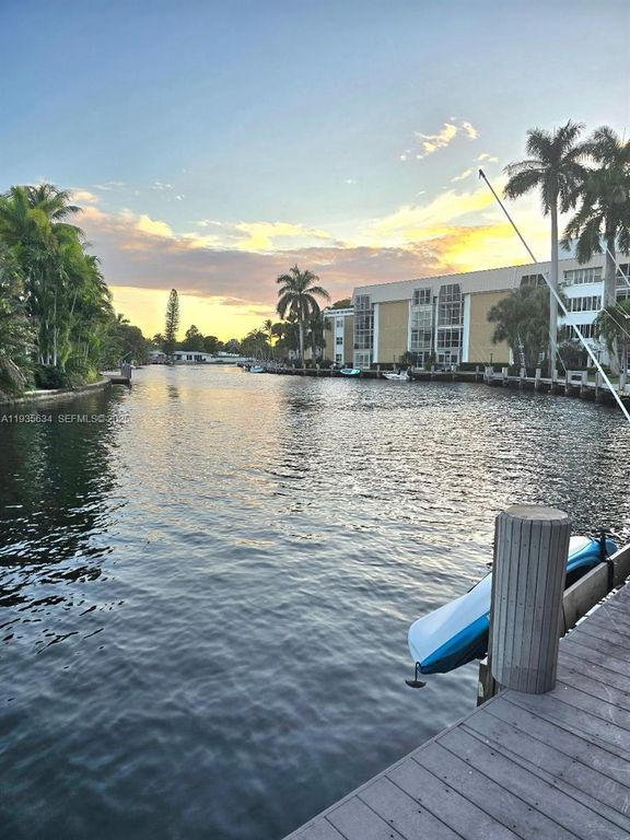 2990 NE 16th Ave 204, Oakland Park, FL 33334