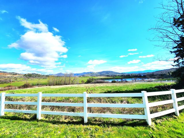 120 Hammel Road, Eagle Point, OR 97524