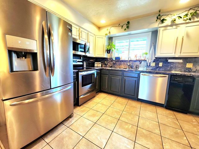 120 Hammel Road, Eagle Point, OR 97524