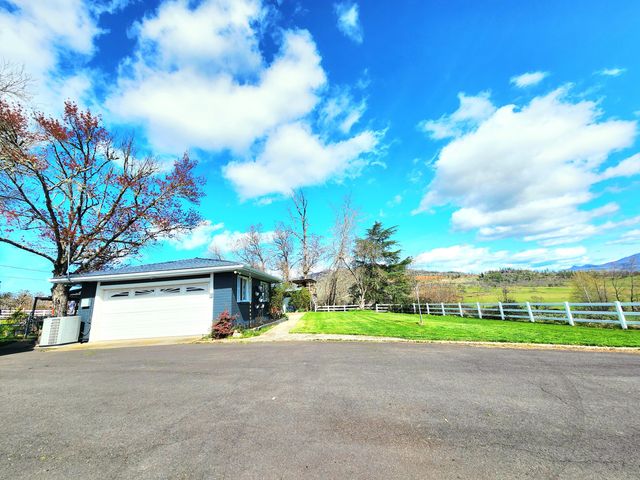 120 Hammel Road, Eagle Point, OR 97524