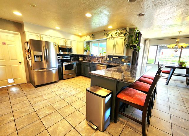 120 Hammel Road, Eagle Point, OR 97524