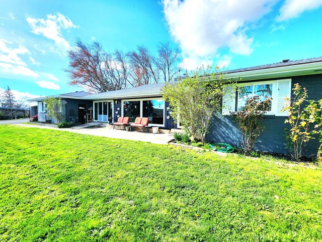 120 Hammel Road, Eagle Point, OR 97524