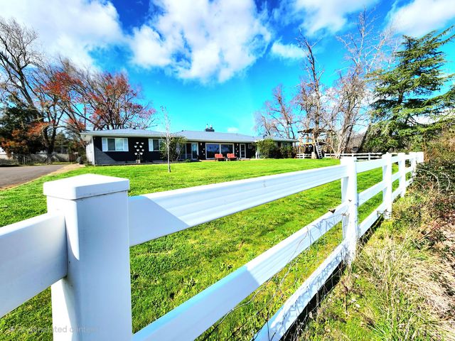 120 Hammel Road, Eagle Point, OR 97524