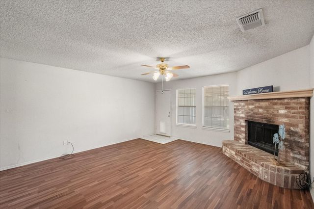 862 Valleybrooke Drive, Arlington, TX 76001