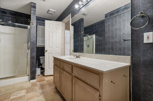 862 Valleybrooke Drive, Arlington, TX 76001