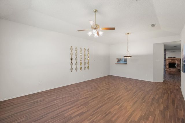 862 Valleybrooke Drive, Arlington, TX 76001