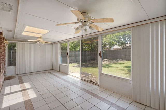 862 Valleybrooke Drive, Arlington, TX 76001