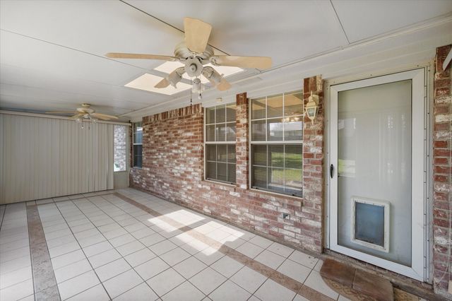 862 Valleybrooke Drive, Arlington, TX 76001