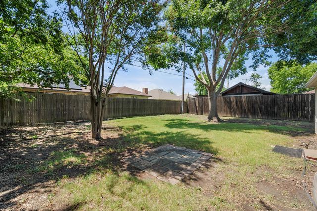 862 Valleybrooke Drive, Arlington, TX 76001