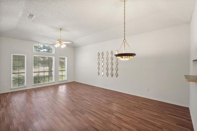 862 Valleybrooke Drive, Arlington, TX 76001