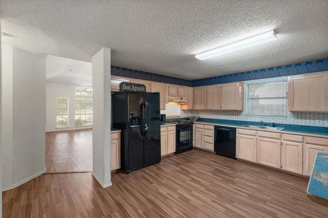862 Valleybrooke Drive, Arlington, TX 76001