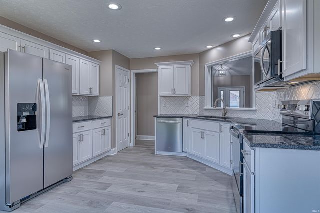 3600 Carmona Drive, Newburgh, IN 47630