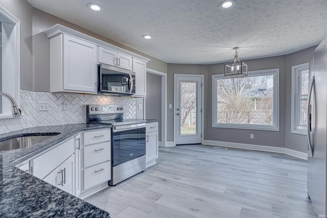 3600 Carmona Drive, Newburgh, IN 47630