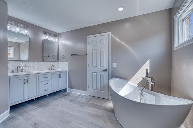 3600 Carmona Drive, Newburgh, IN 47630