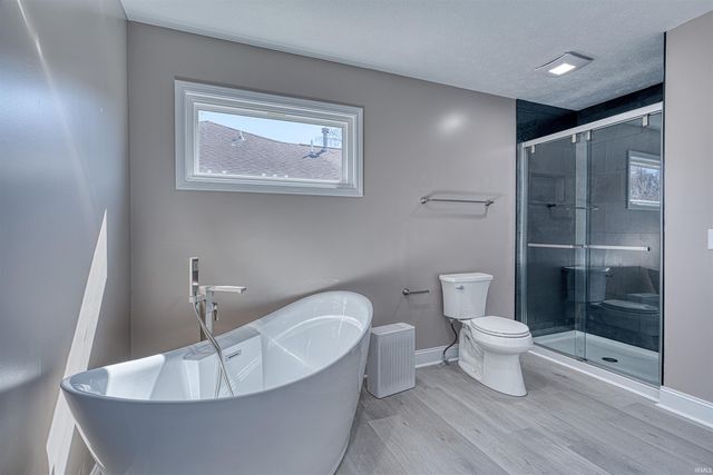 3600 Carmona Drive, Newburgh, IN 47630