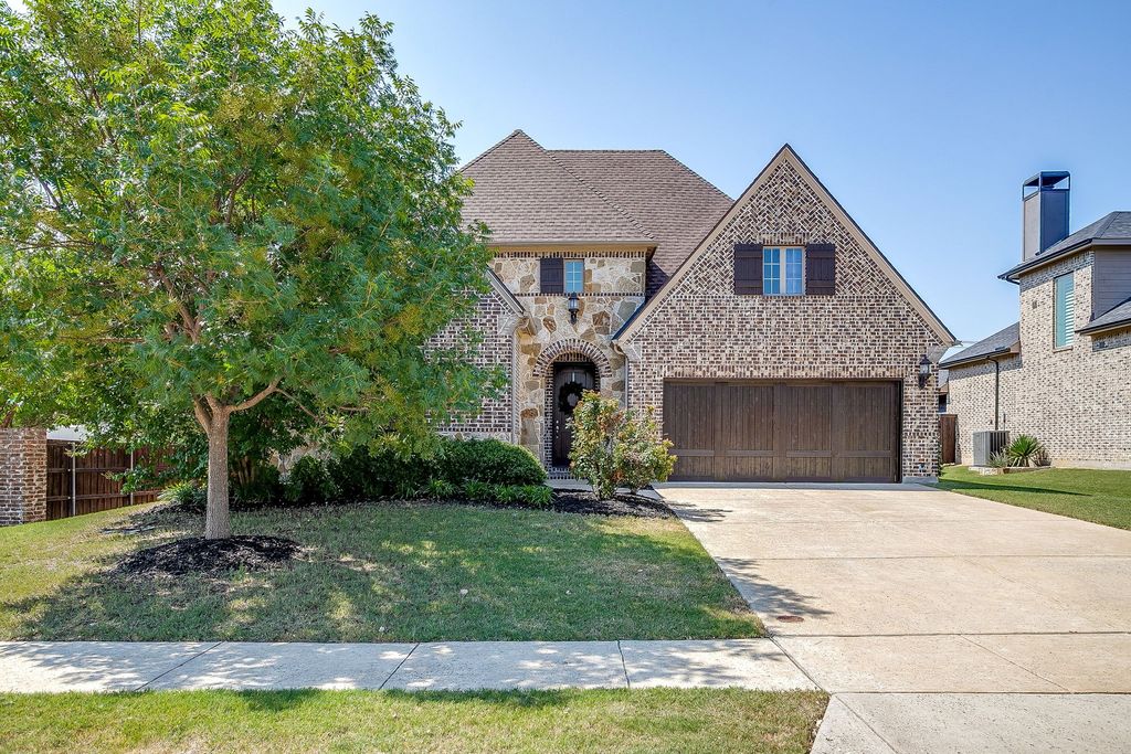 939 Highpoint Way, Roanoke, TX 76262