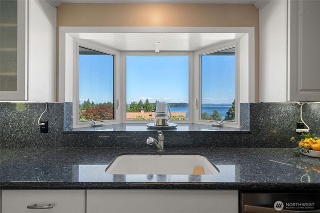 8102 E Seaview Drive, Port Orchard, WA 98366