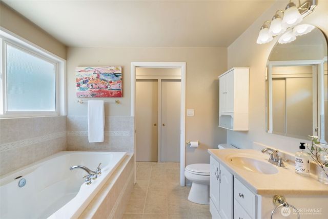 8102 E Seaview Drive, Port Orchard, WA 98366