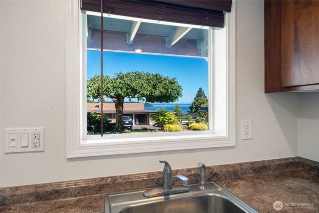 8102 E Seaview Drive, Port Orchard, WA 98366