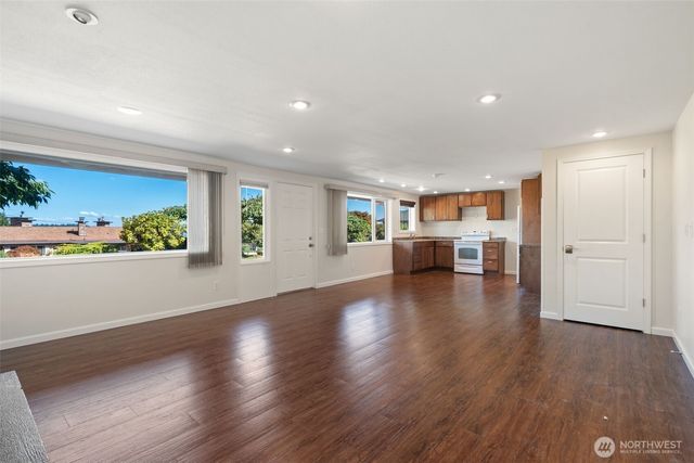 8102 E Seaview Drive, Port Orchard, WA 98366