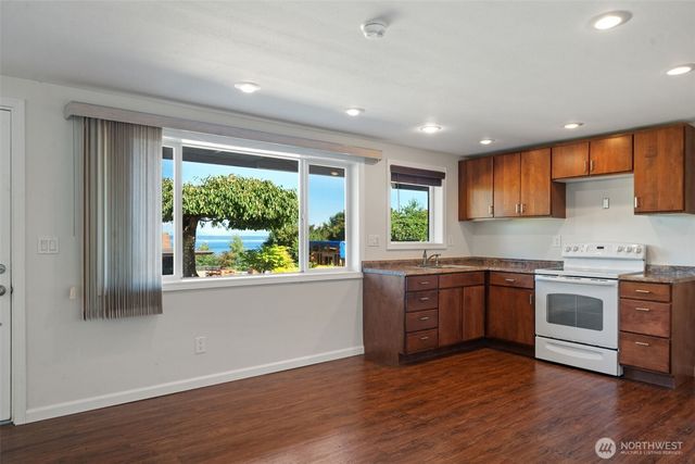 8102 E Seaview Drive, Port Orchard, WA 98366